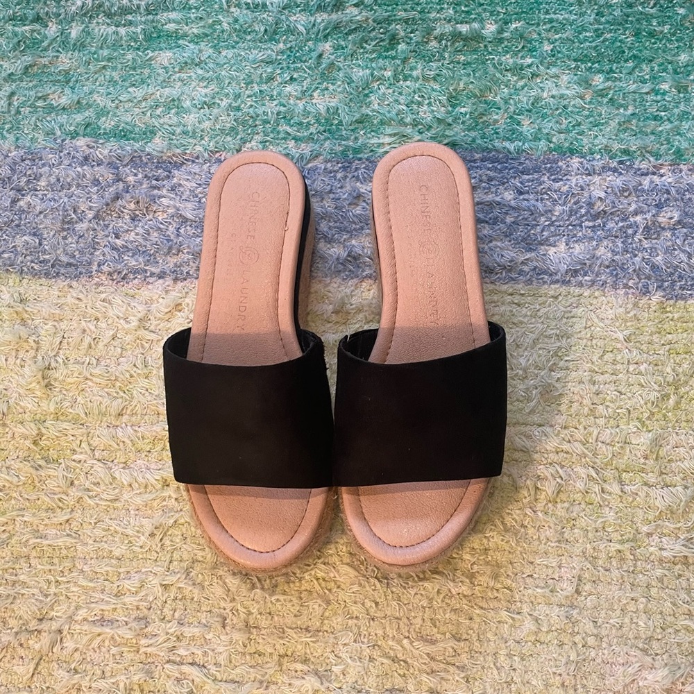 Black Chinese Laundry Woven Sandals, Size 6